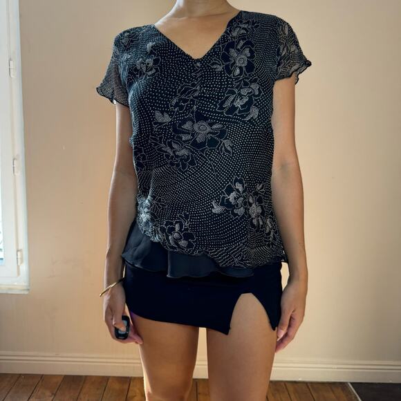 Made in Italy - Vintage 00s black & white Silk Floral Print Fitted Blouse (M) - Picture 3 of 8